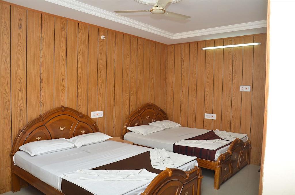 Saravanan Lodge Chennai Exterior photo